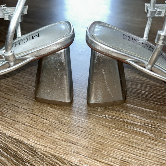 Silver heels - Picture 6 of 10